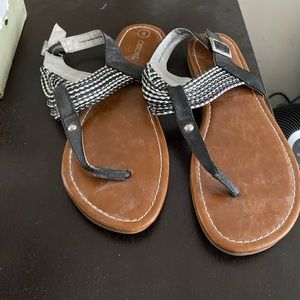 Gently used Cherokee Girls sandals-size 6